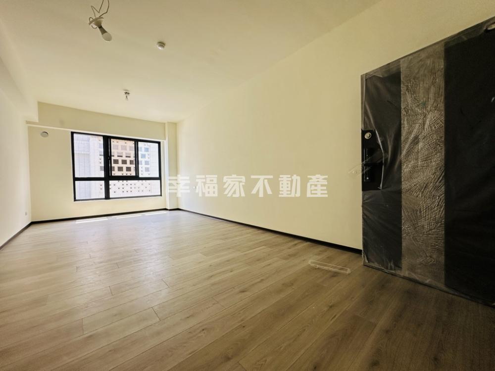 明星學區第一排恆鵬三房平車