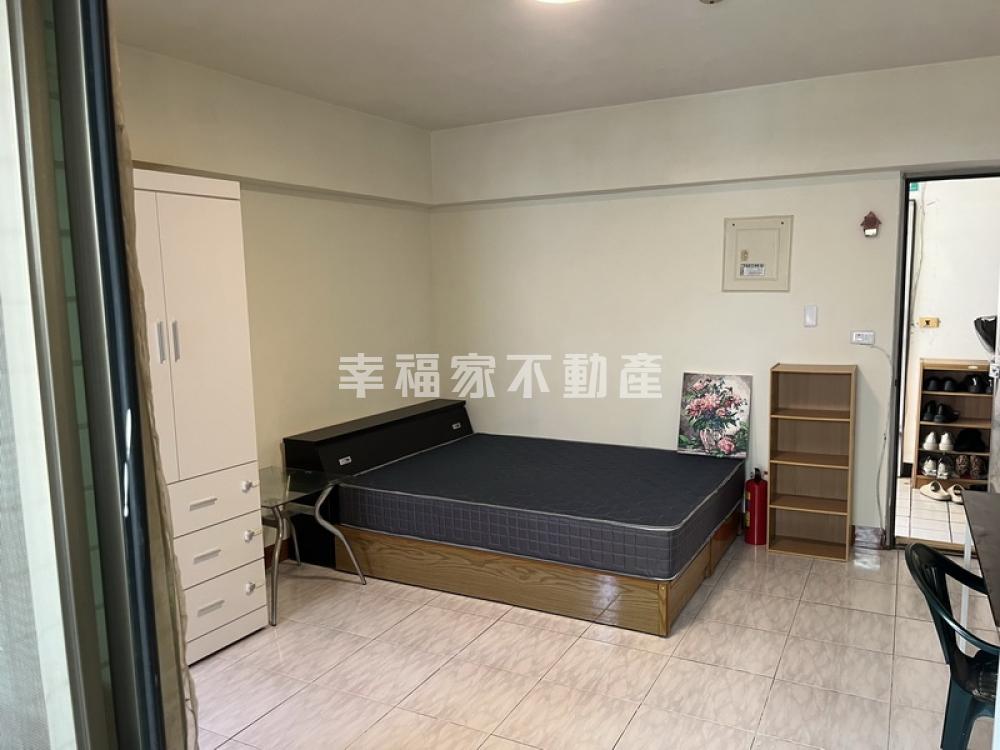 市中心套房有陽台衛浴開窗