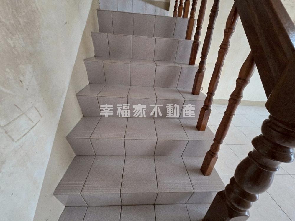 多摩市邊間原裝屋況透天