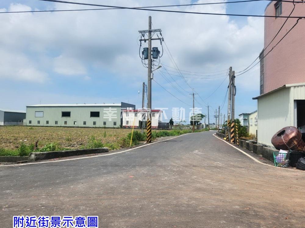 西港八份村莊旁有水電美田
