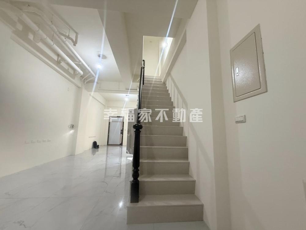 南區明興面公園全新電墅2