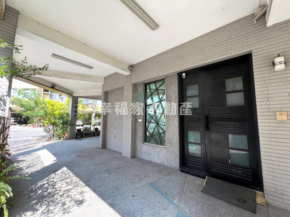 東區三面路角窗店住