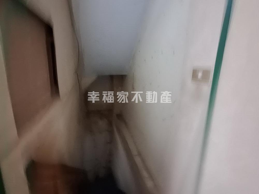 新興國中旁正路面店住