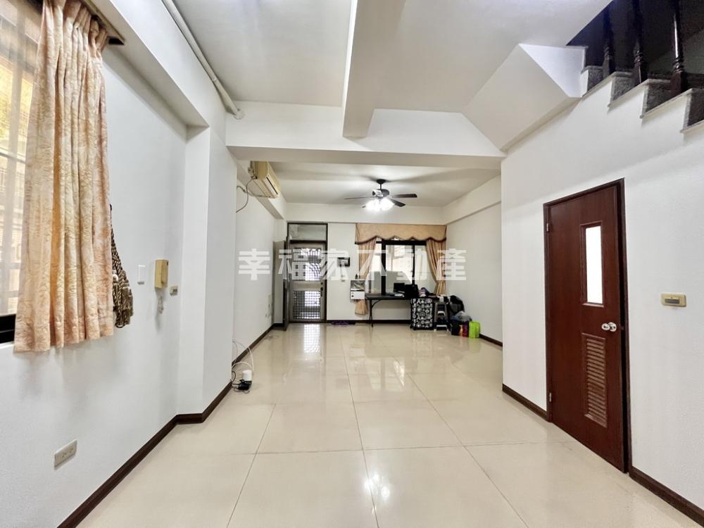 近台江文化中心稀有角窗車墅