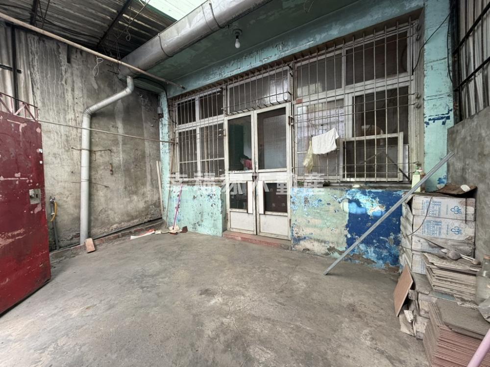 砲校旁買地送屋