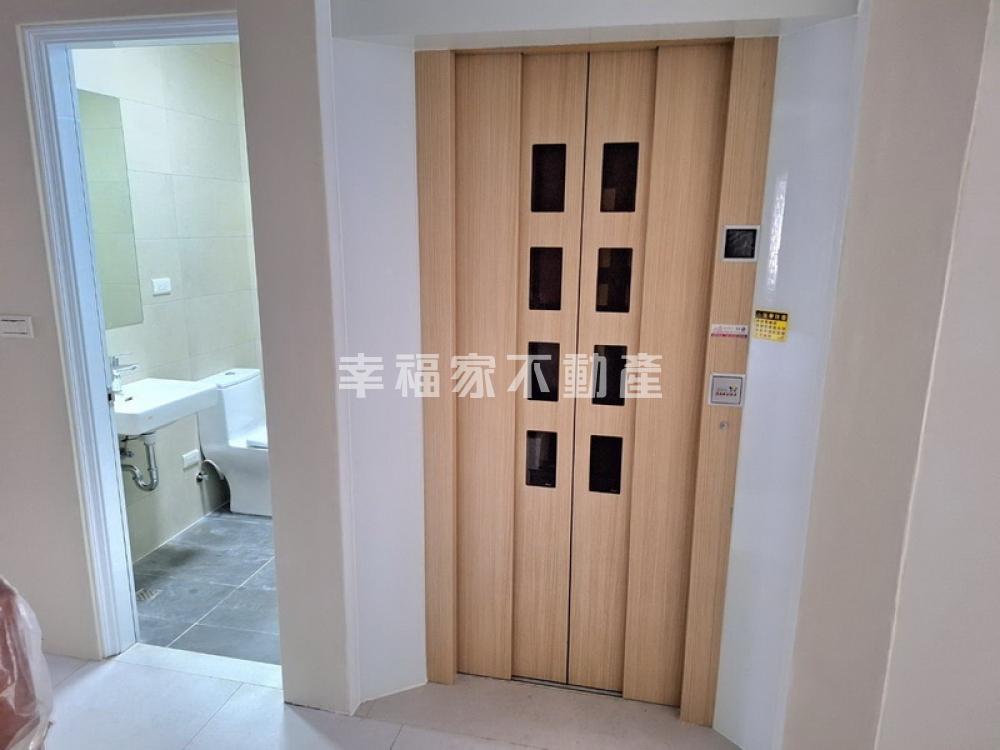 近興嘉國小電梯車庫別墅
