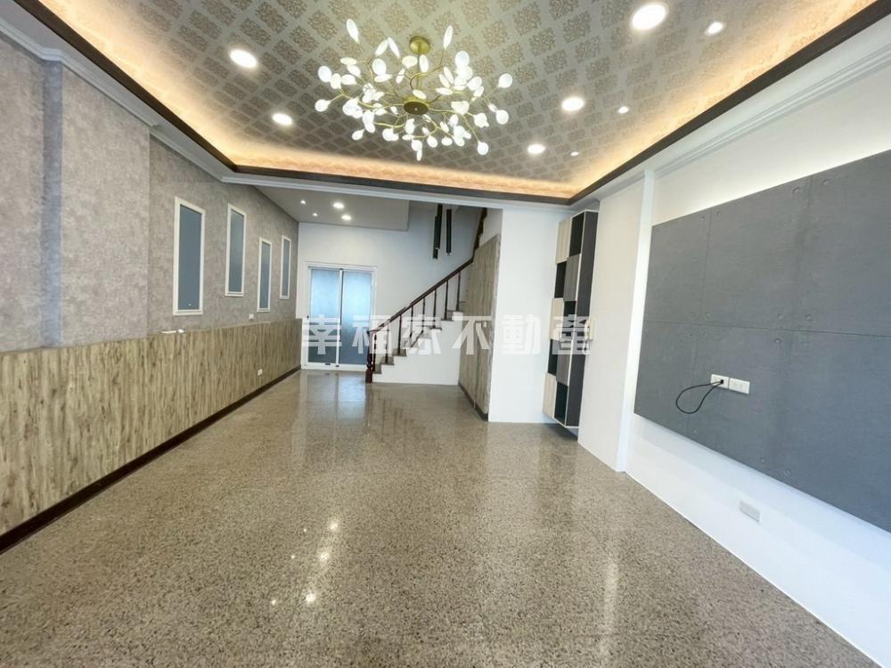 鄰北外環大港國小透天店住