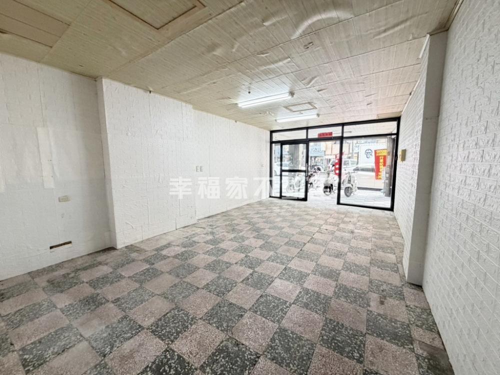 歸仁圓環旁興旺金店面