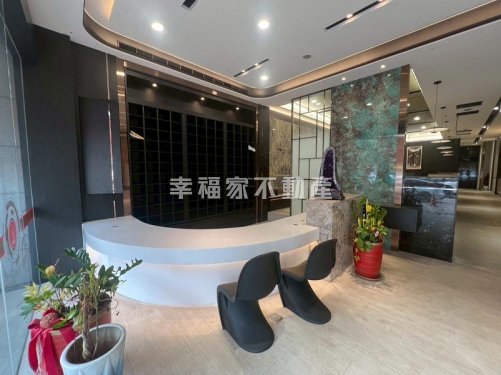 專面寬9.8米鑽石電梯店住
