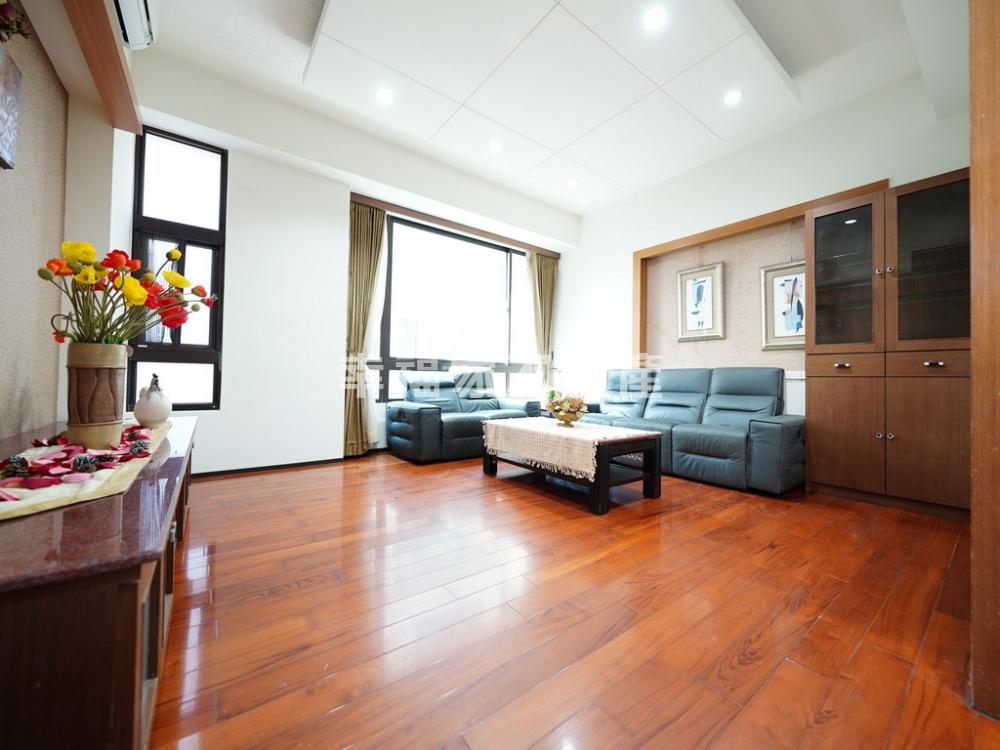 虎尾寮裕平校旁.邊間採光墅