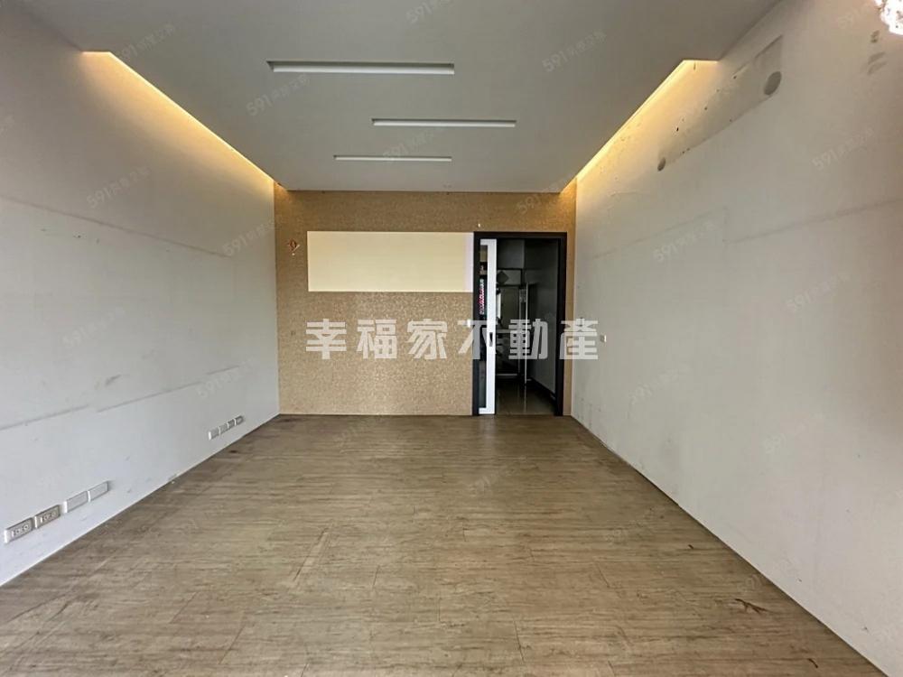 (租)東英路透天前後臨路大店面