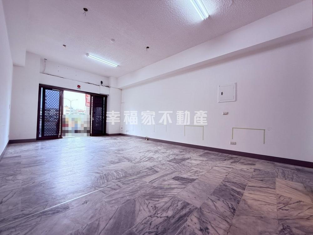 東區正凱旋路1+2樓金店住