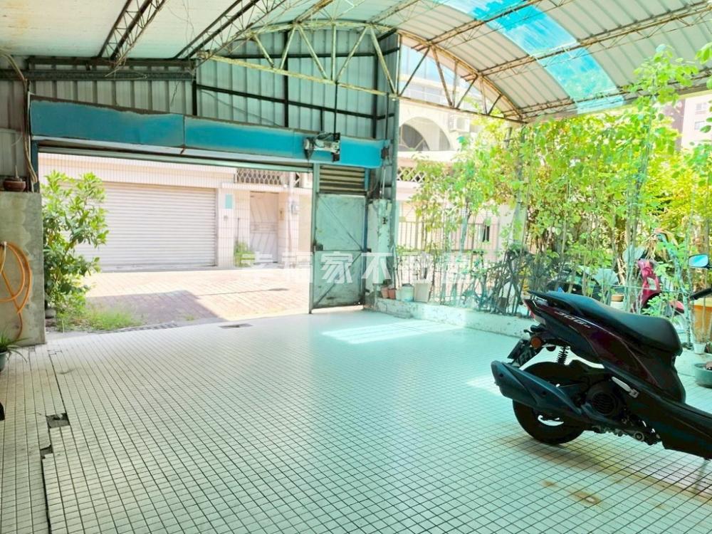 湖美前後臨路大地坪透天車墅