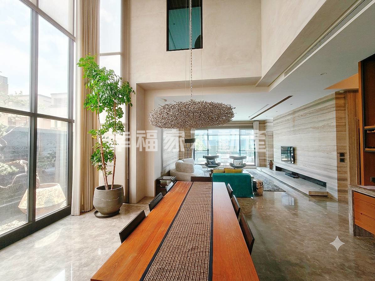 東區電梯雙車墅