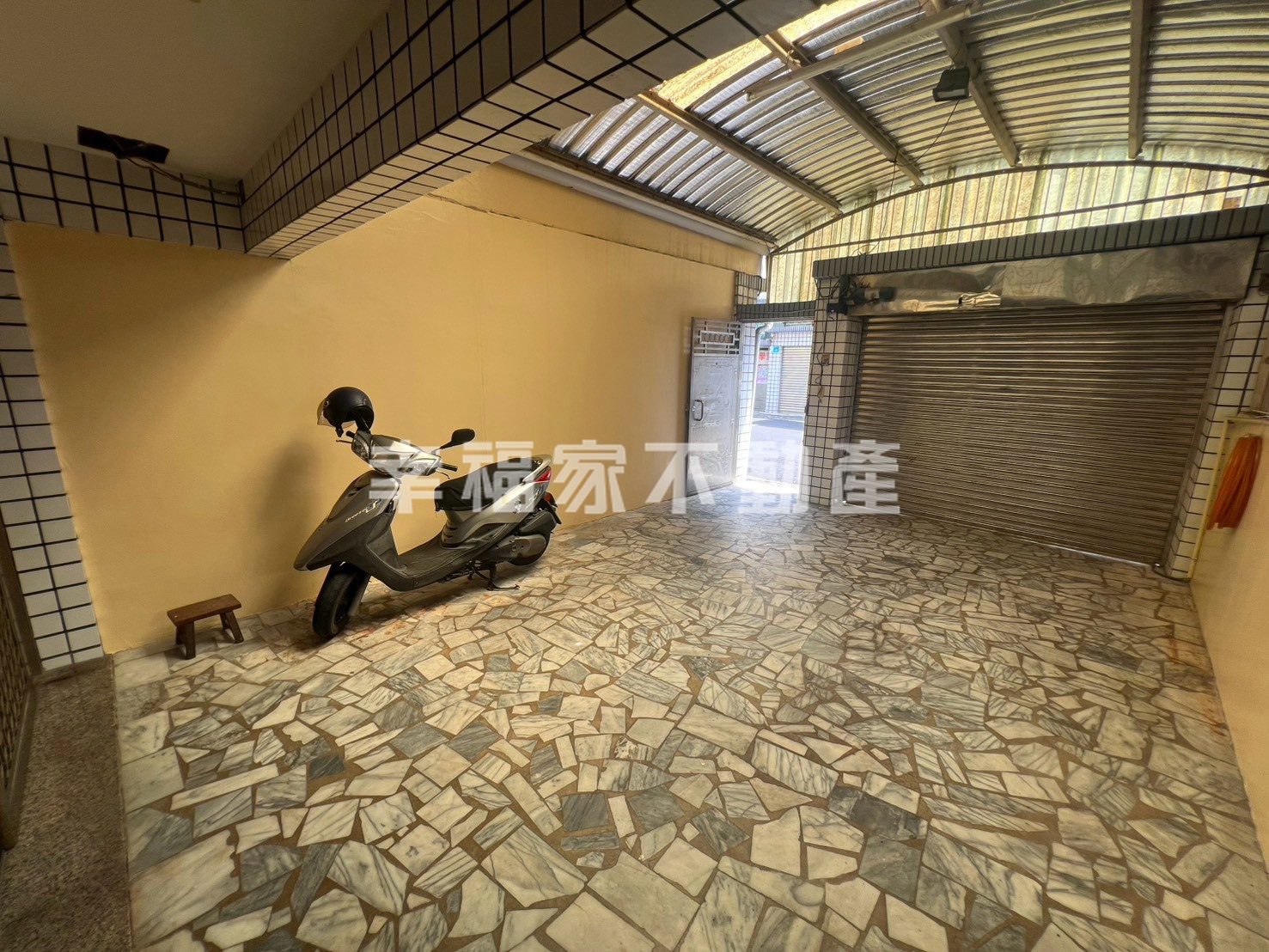 稀有超大地坪好風水傳統車墅