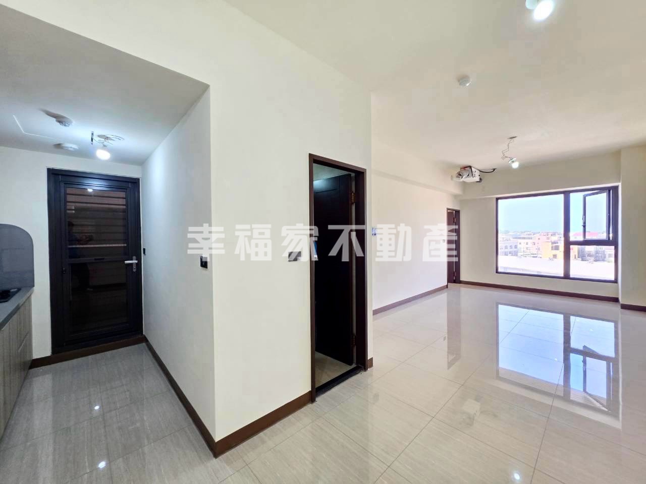 台南副都心‧全新兩房平車