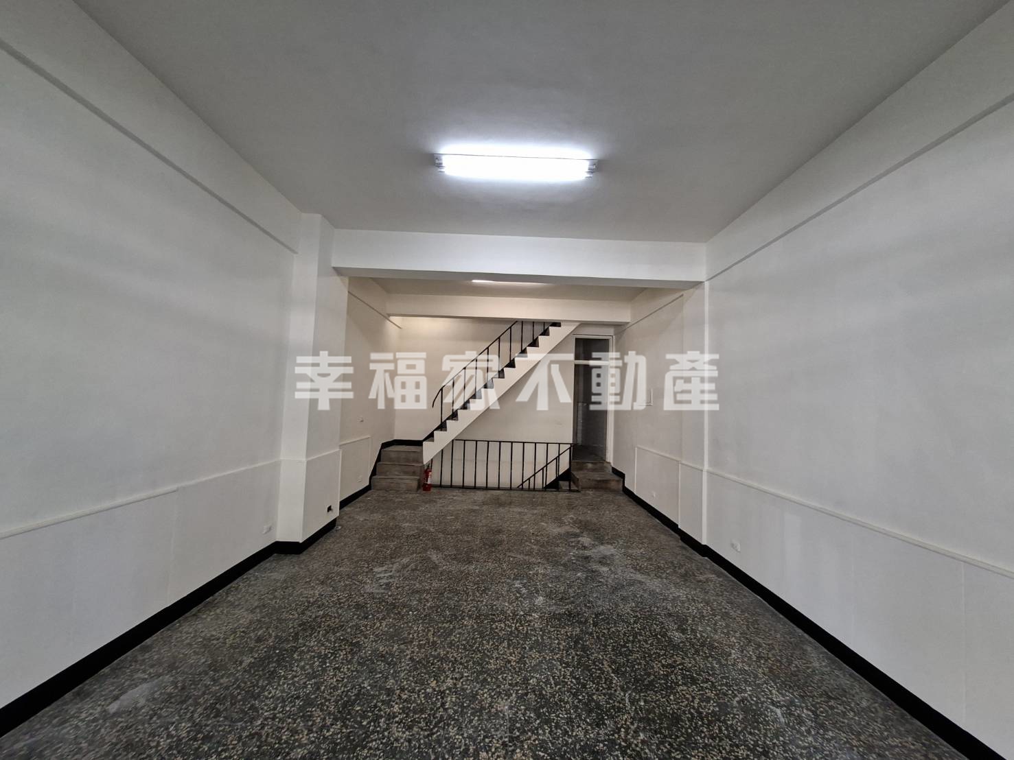 中華南路上大面寬公寓店面