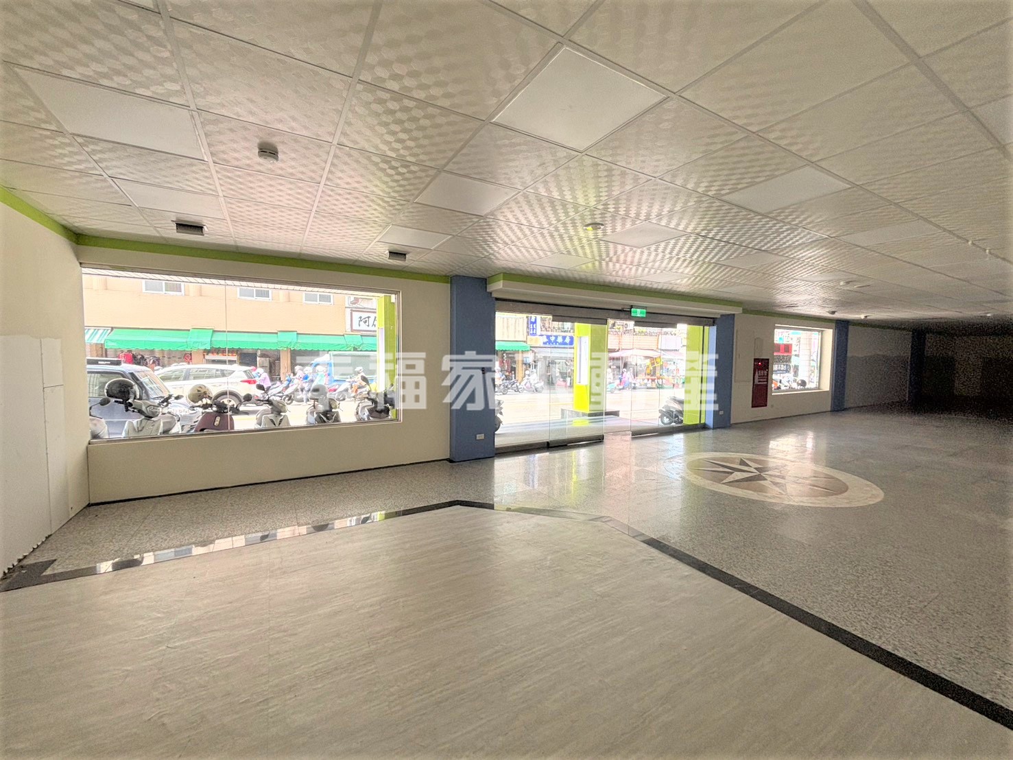 (租)中華東路崇德路口三角金店面