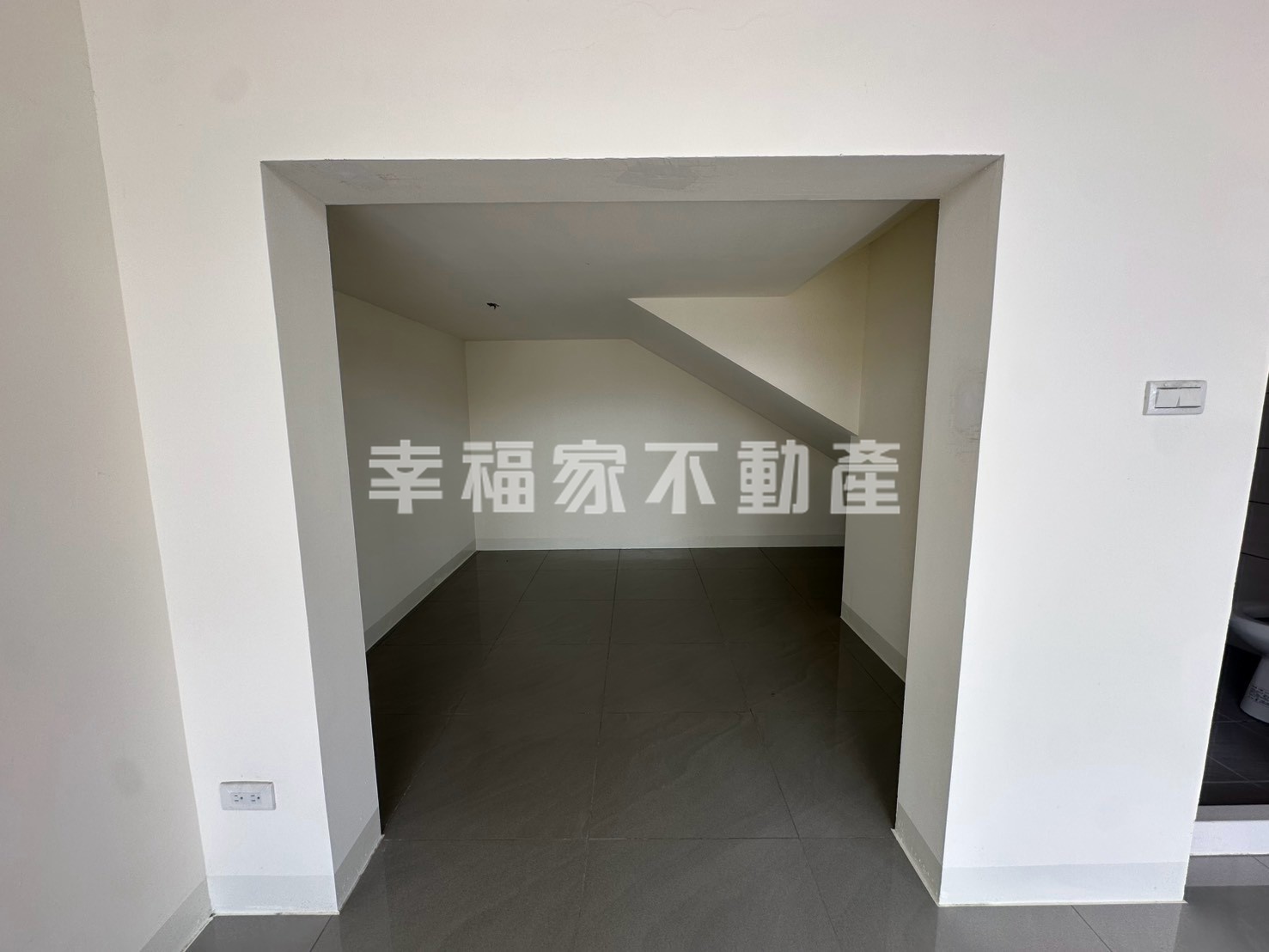 (租)嘉藥全新店舖F