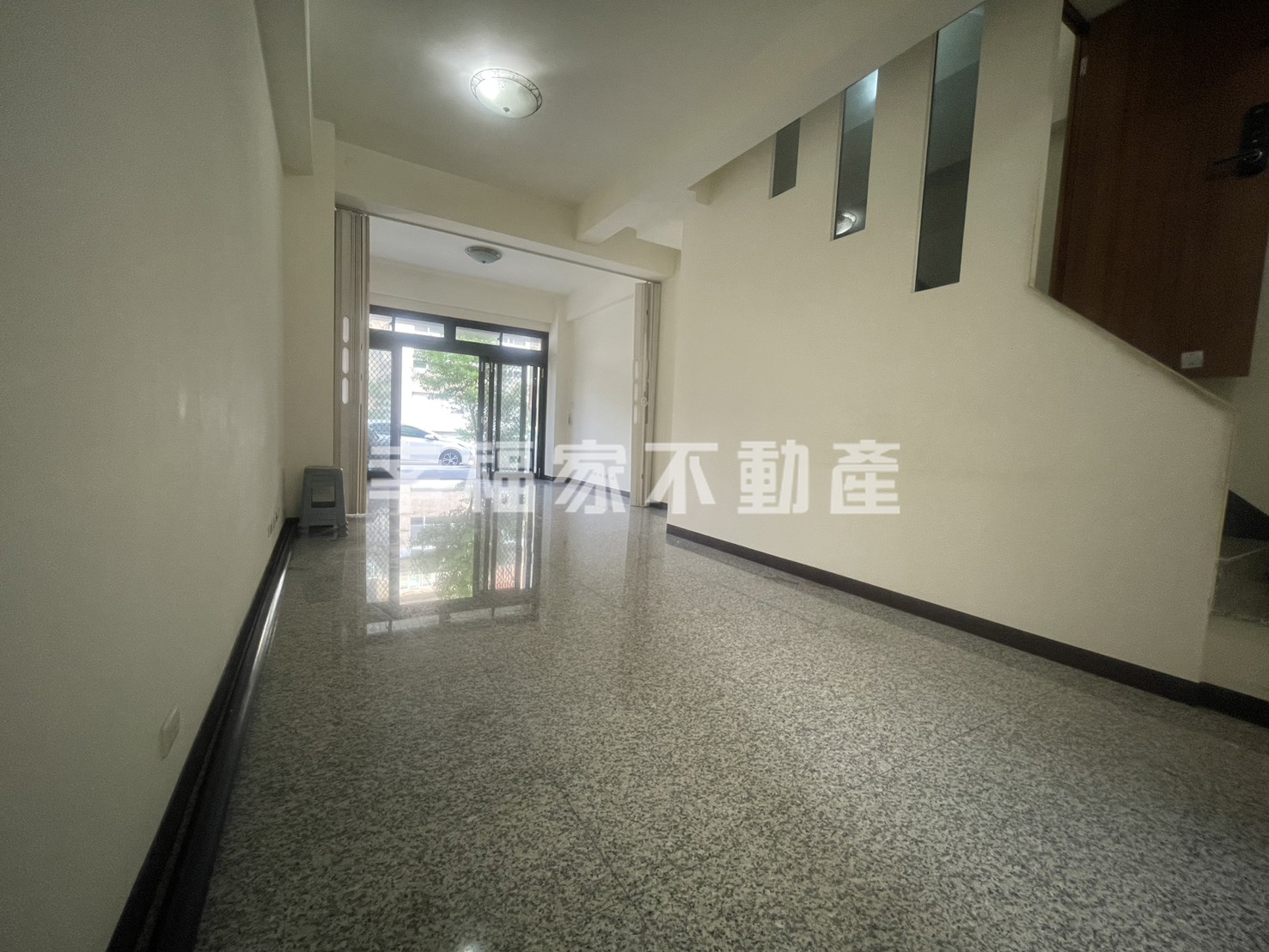 專新市明大公園賺錢金店面