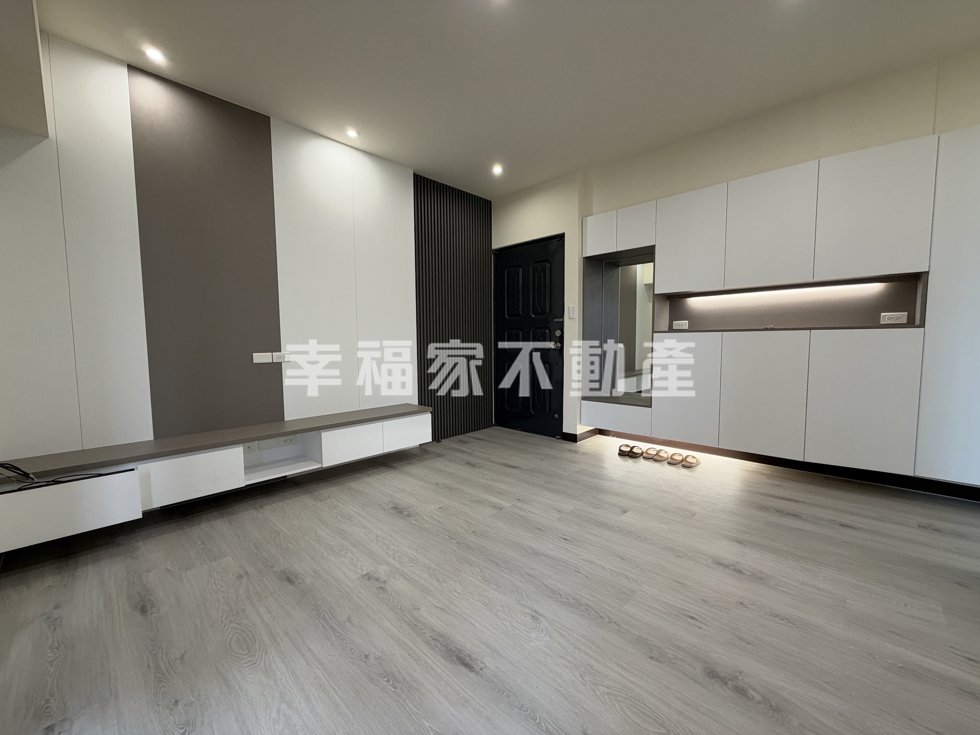 近崑科大精美電梯三房