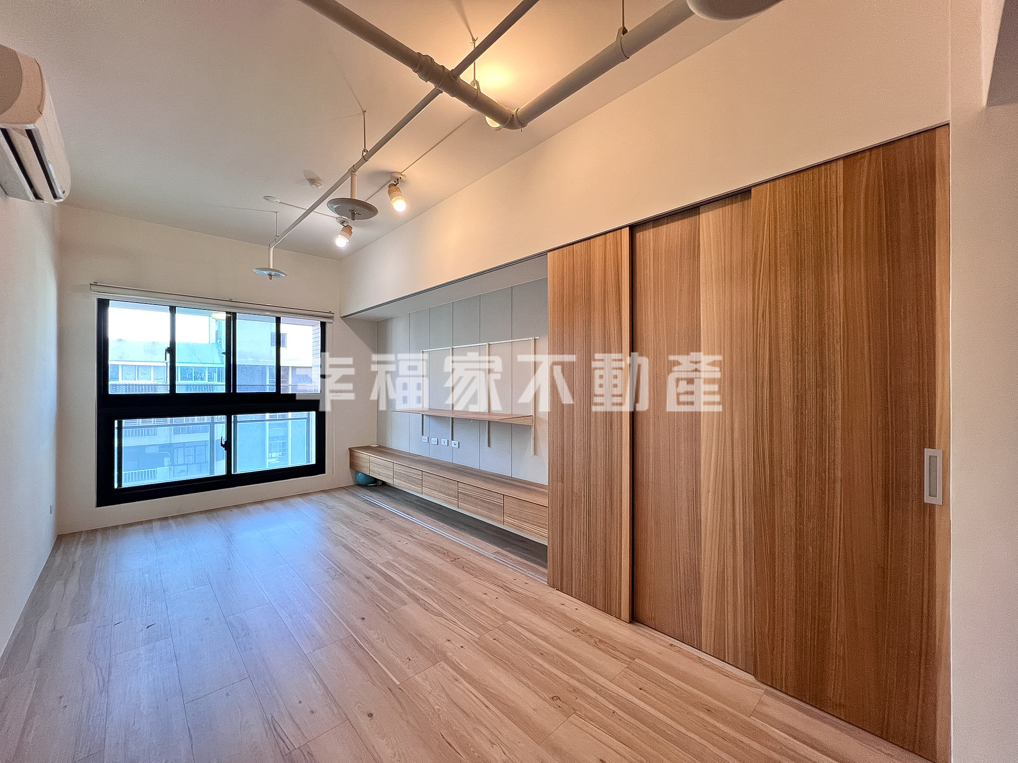 專.湖美麗日式木質三房